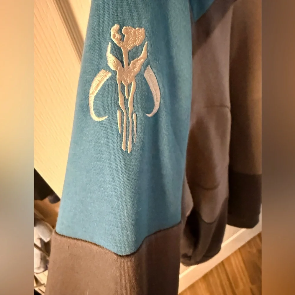 Her Universe Star Wars Bo-Katan Armor Hoodie Plus Size - Picture 5 of 13